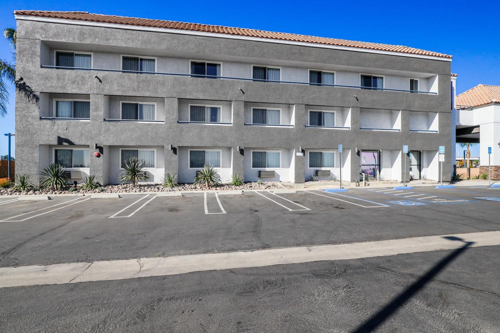 Red Lion Inn&Suites Perris Exterior foto